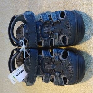 NWT Sonoma "WANDERNAVY" kids sandals size 13med